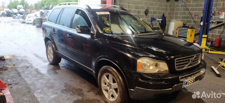 Двери для volvo XC90 2010год чёрные