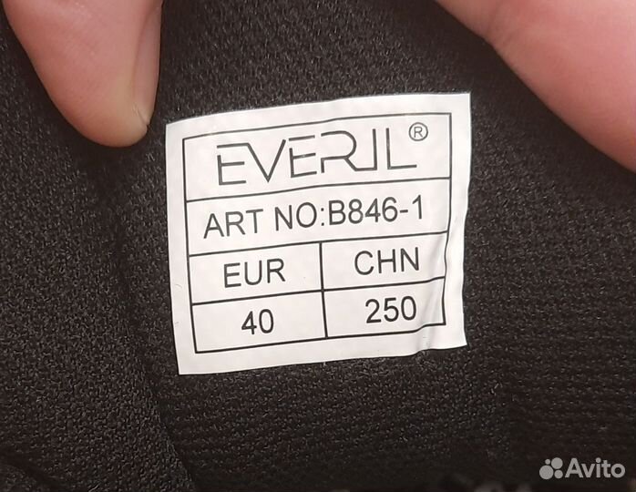 Кроссовки женские