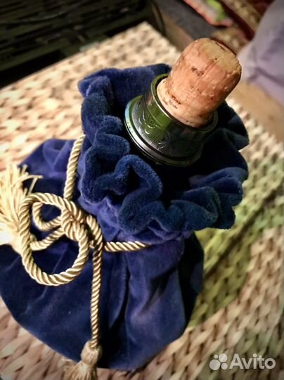 Пустая бутылка в мешочке от виски