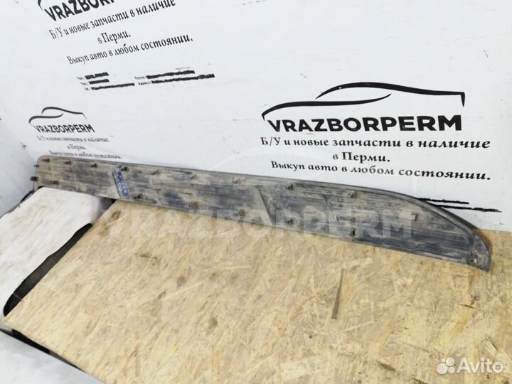 Накладка порога (наружная) Toyota Land Cruiser