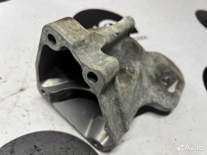 Кронштейн двигателя левый Mercedes-Benz X-Class