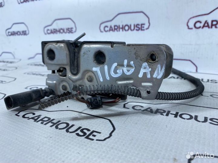 Замок капота Volkswagen Tiguan