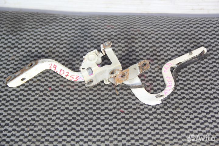 Петля капота c Toyota Alphard AGH30W 2AR-FE