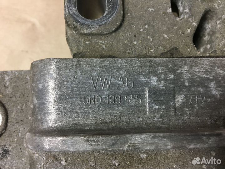 Подушка двигателя Volkswagen Tiguan 07-17