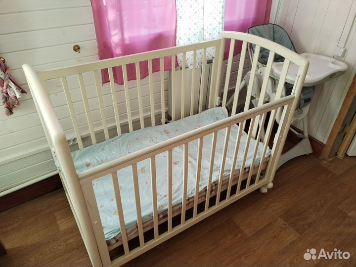 Детская кровать на колесиках