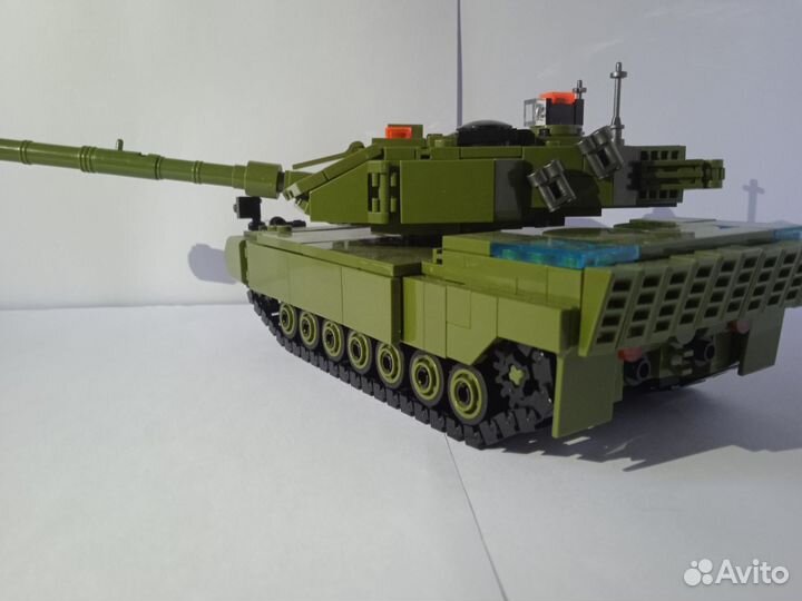 Лего танк Leopard-2