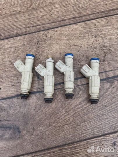 Форсунка топливная Ford Mondeo 3 1.8