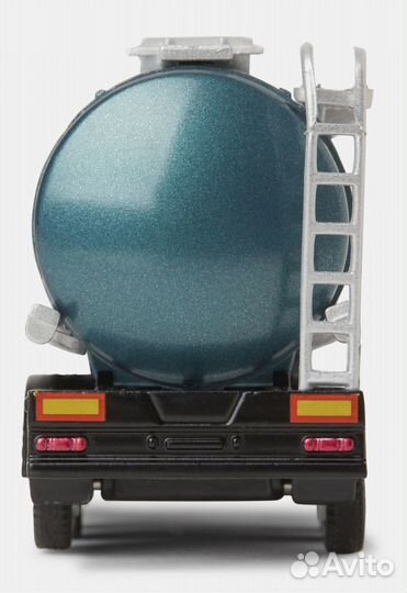 Коллекционная модель Volvo FM с цистерной, 1:87