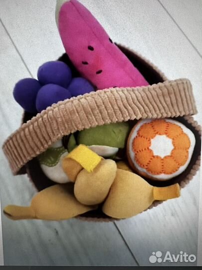 Фрукты мягкие в корзине. икеа