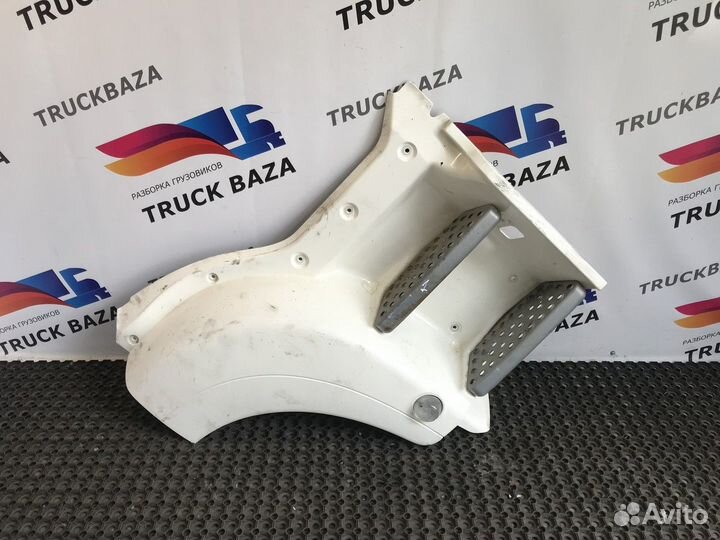 81615100758 Корпус подножек правый