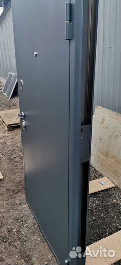 Дверь входная металлическая