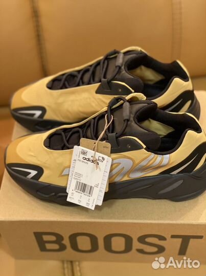 Adidas yeezy boost 700 mnvn