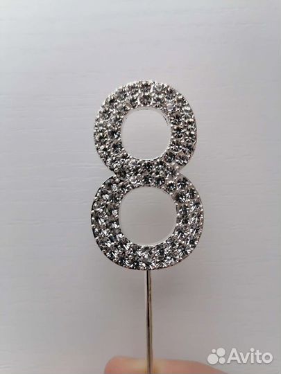 Топпер для торта цифра 8 со стразами