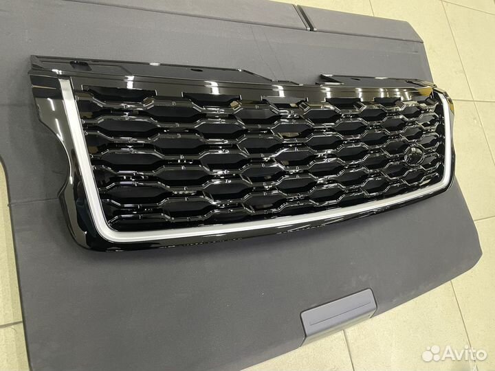 Решетка радиаторана Range Rover L405