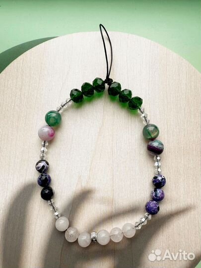 Подвеска для телефона с натуральными камнями