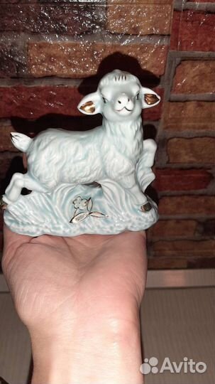 Статуэтки, копилка, подсвечник все по 100