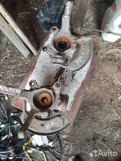 Кулаки поворотные Nissan almera classic B10