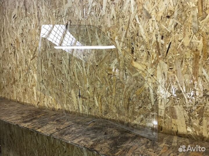 Стекло двери переднее правое Skoda Fabia 2 хетчбек