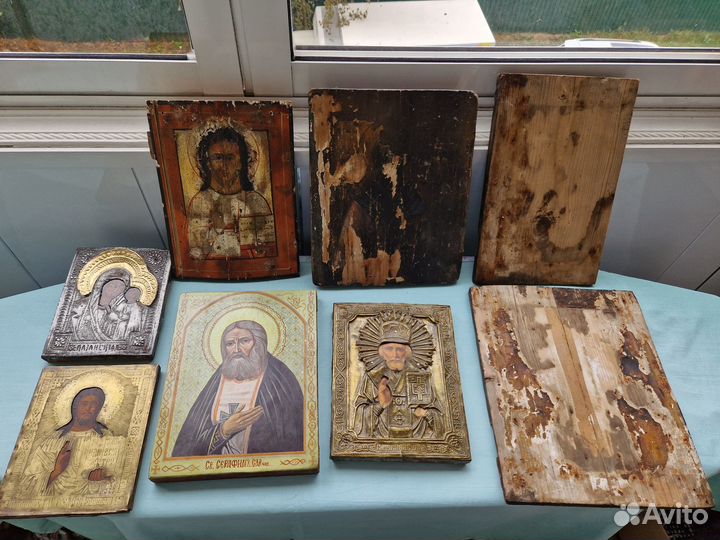 Старинные иконы, киоты, доски, лампады, утварь 19в