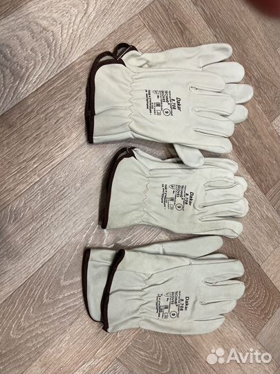 Перчатки, плинтус,уголок