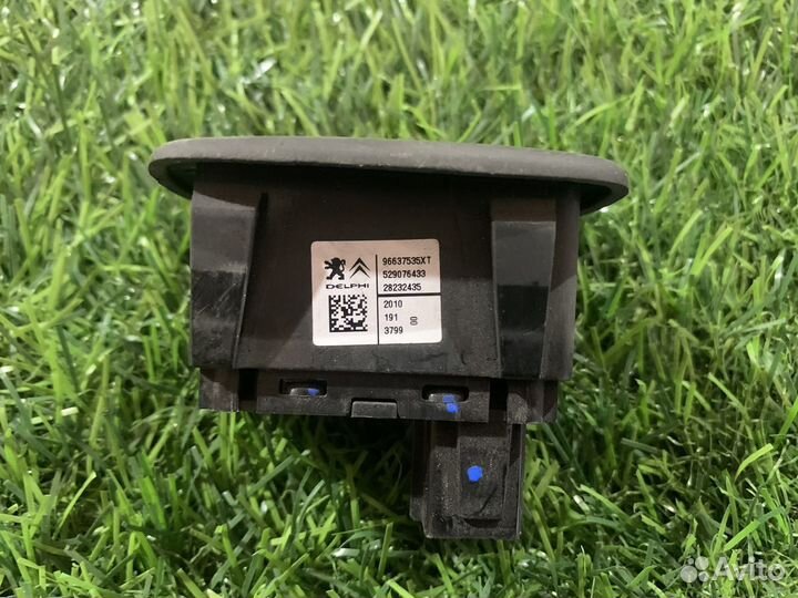 Кнопка стеклоподъемника Citroen C3