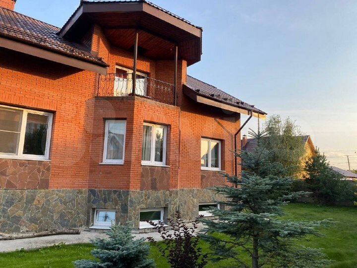 Дом 330 м² на участке 10 сот.