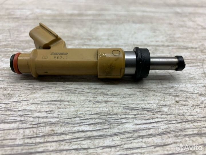 Форсунка топливная Toyota Avensis универсал