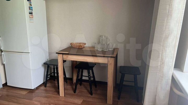 2-к. квартира, 58 м², 3/3 эт.