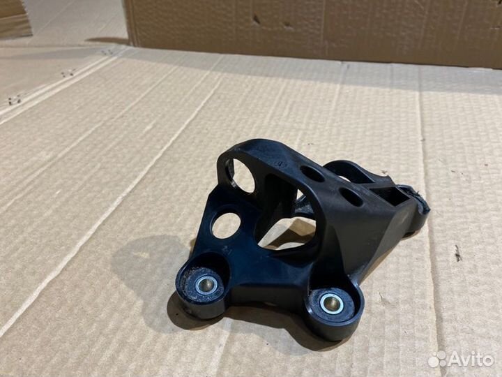 Кронштейн тросов кпп Skoda Rapid CWV 2018