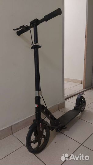 Самокат с ручным тормозом