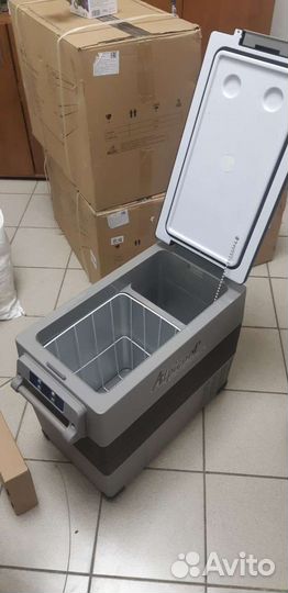 Автомобильный холодильник 12/24/220v