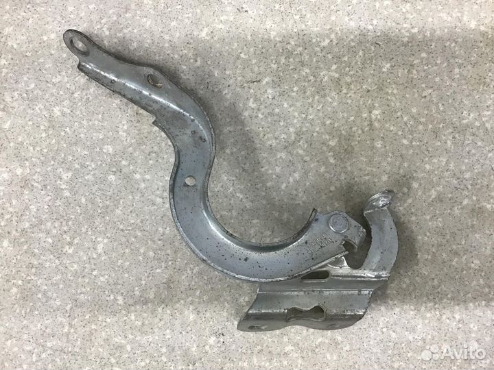 Петля капота правая Toyota Corolla E18 2013-2018