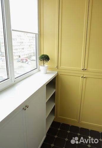 Шкаф на балкон с фрезированными фасадами