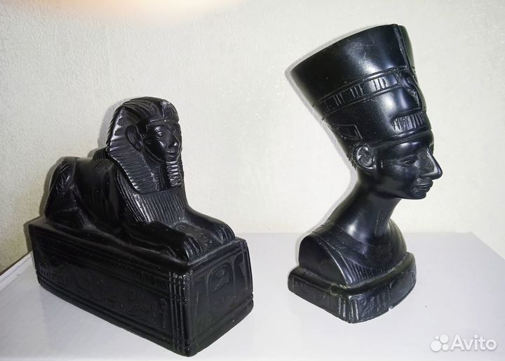 Статуэтки из египта сфинкс и Нефертити