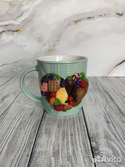 Кружка с декором из полимерной глины