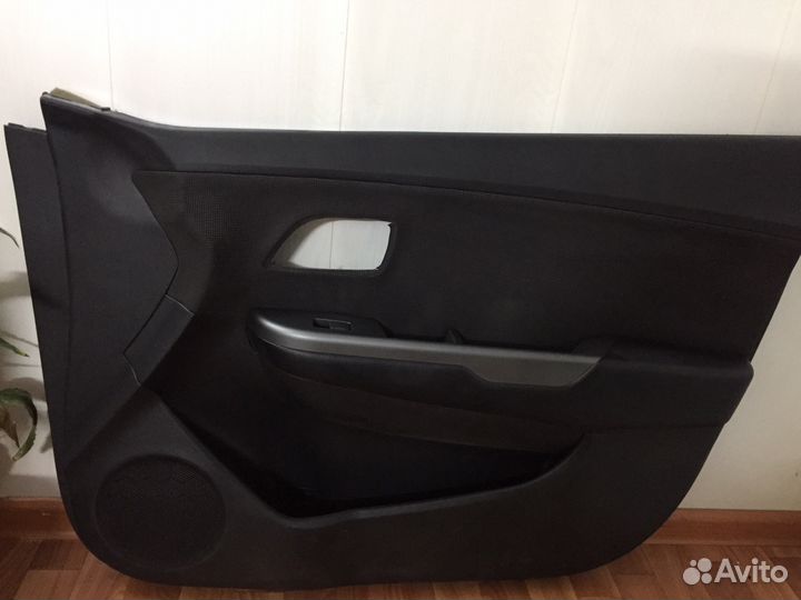 Обшивка передней правой двери Kia Rio 2014