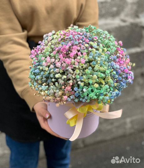 Композиция из цветов (цветная гипсофила). Доставка