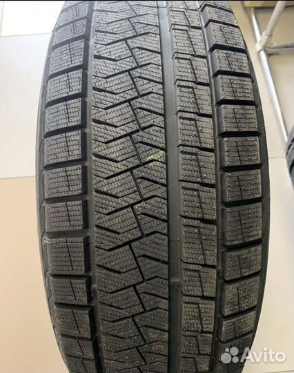 Pirelli Formula Ice FR 225/65 R17 106T