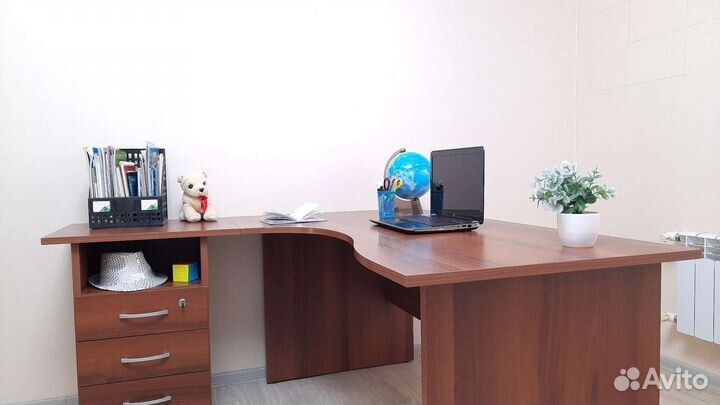 Угловой письменный стол