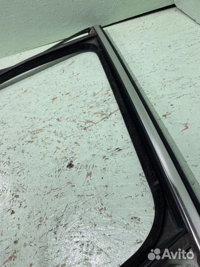 Направляющий уплотнитель двери левый Volkswagen