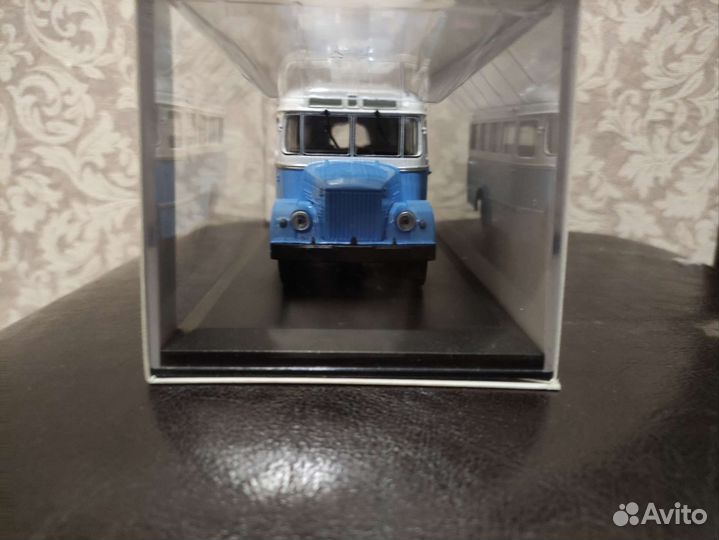 Кавз-651 kavz-651 бело-синий Classicbus 1:43