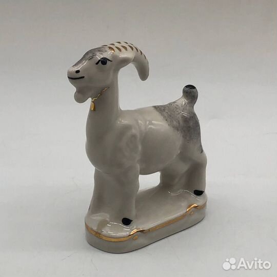 Фарфоровая статуэтка 