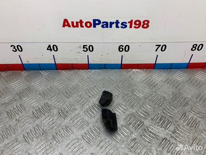 Отбойник капота Toyota Camry V30