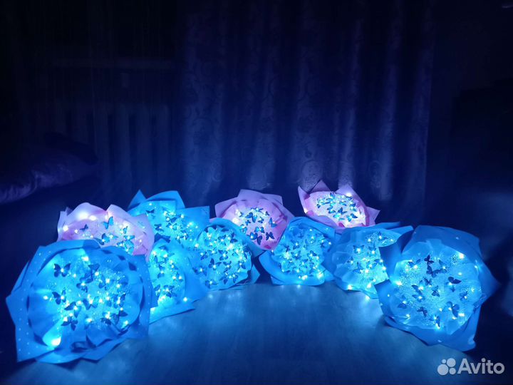 Букетики из бабочек светящиеся. Букет к 1 сентября