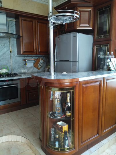 Дом 470 м² на участке 10 сот.