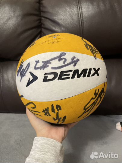 Волейбольный мяч demix с автографами зенит Казань