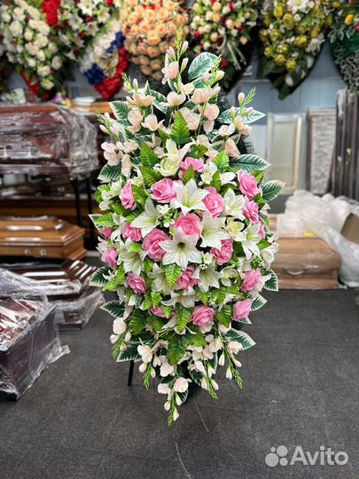 Венки ритуальные, Венки на кладбище