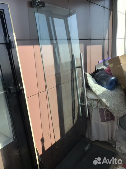 Дверь стеклянная с доводчиком комплект