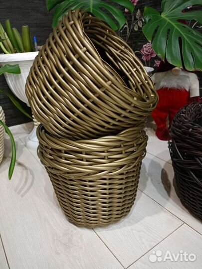 Кашпо из искусственного ротанга