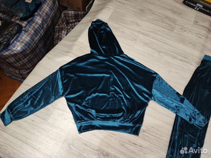 Женский костюм велюровый 42 (S)